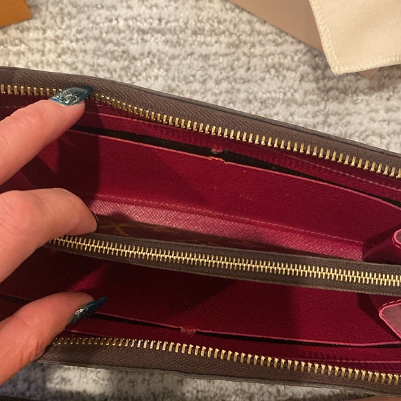 Authentic Louis Vuitton Wallet; Like New - Picture 15 of 16